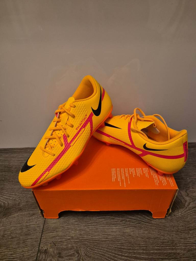 Nike Phantom football boots size 6 