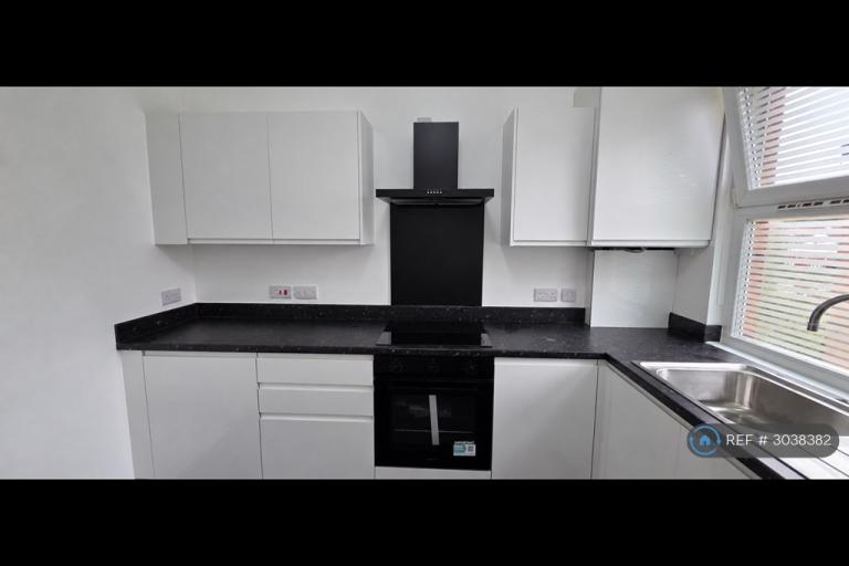 2 bedroom flat in Seymour Grove, Manchester, M16 (2 bed) (#3038382)