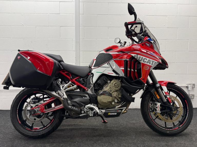 DUCATI MULTISTRADA V4S ABS ** 7550 miles - Panniers - Keyless Start **