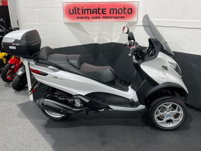 2020(20) Piaggio MP3 300 Business LT Trike TOP BOX - TWO LOCKABLE FRONT WHEEL