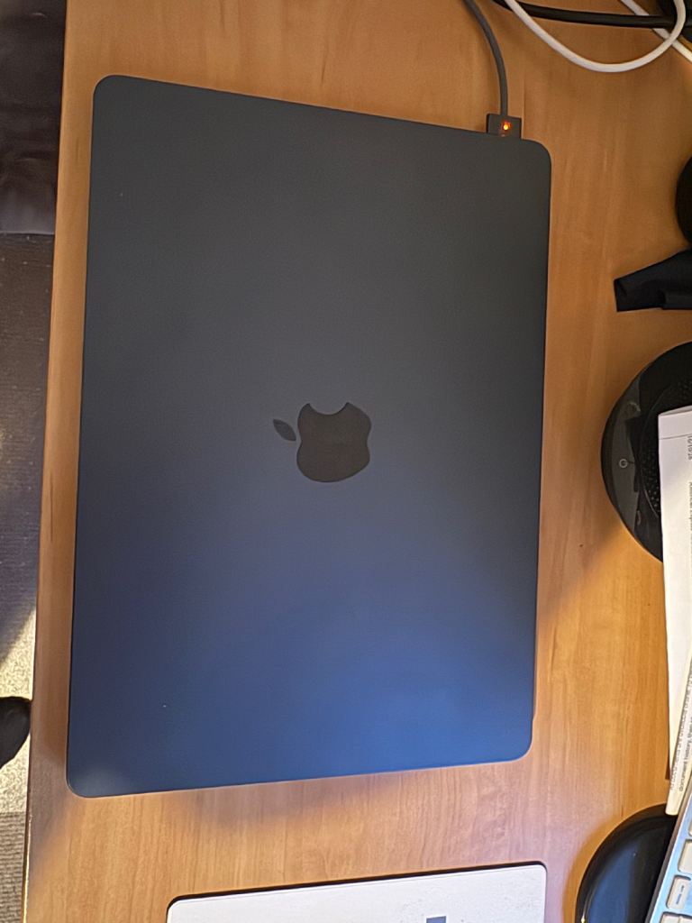 MacBook Air M2 2022 - 8GB RAM, Midnight Colour