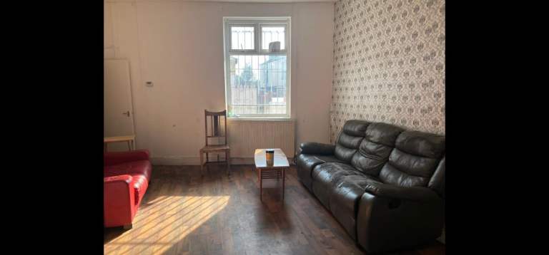 2 Bed room flat to let