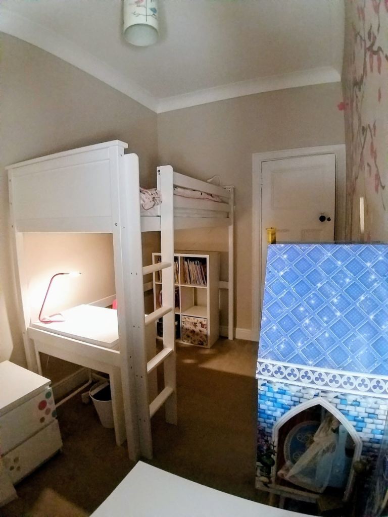 White Wood Single platform bed frame - Good Condition
