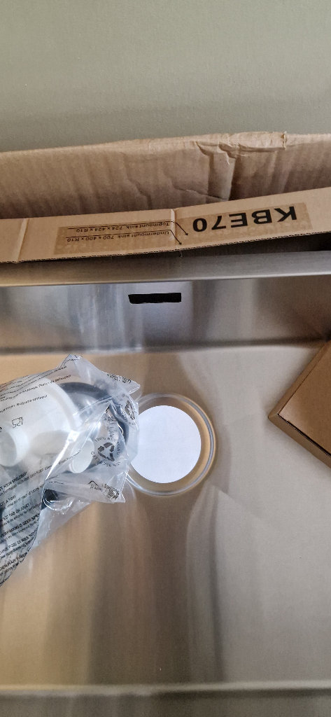 Brand new never installed Rangemaster underhung sink with slight damage 