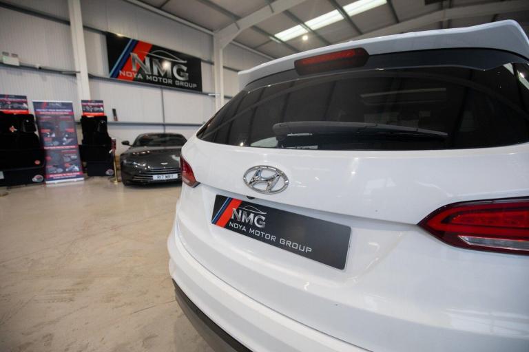 2016 Hyundai Santa Fe 2.2 CRDi Blue Drive Premium SE 5dr Auto [7 Seats] ESTATE DIESEL Automatic