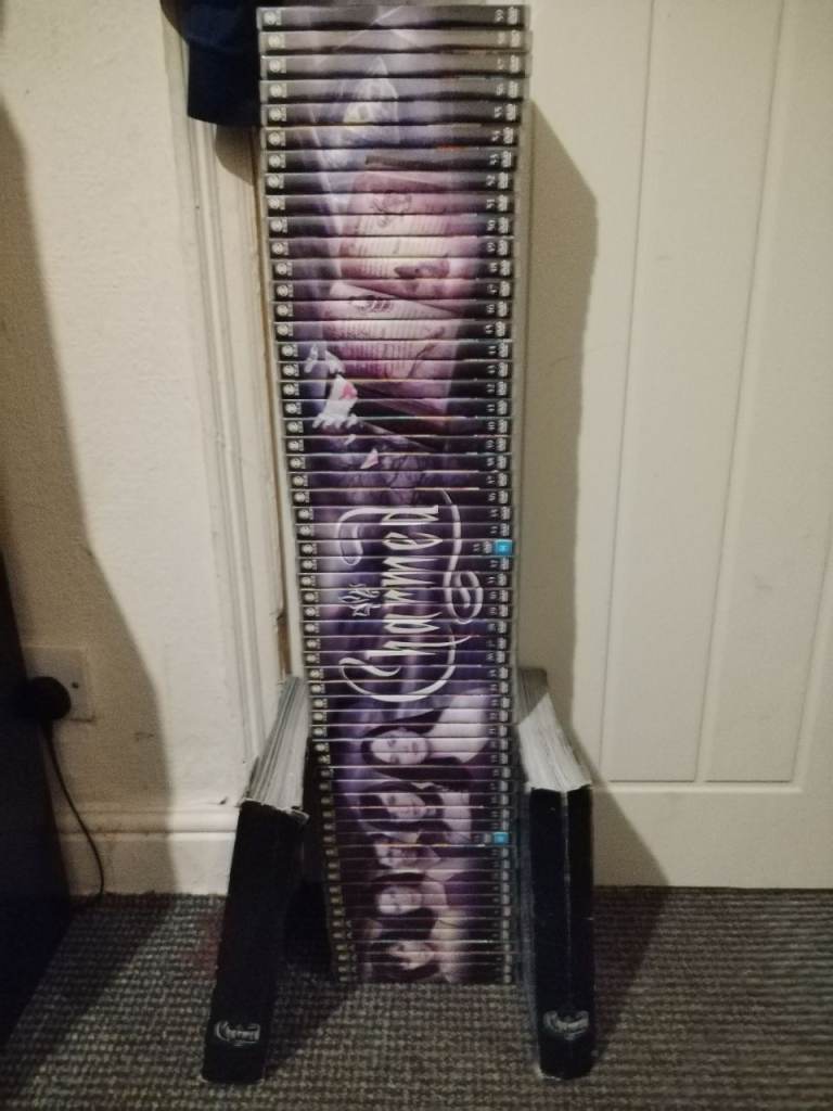 Charmed complete set 1-59 with books 