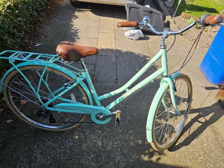 Ladies Dutch vintage style bike.  Pendleton City Bike – Mint Green, Excellent Condition