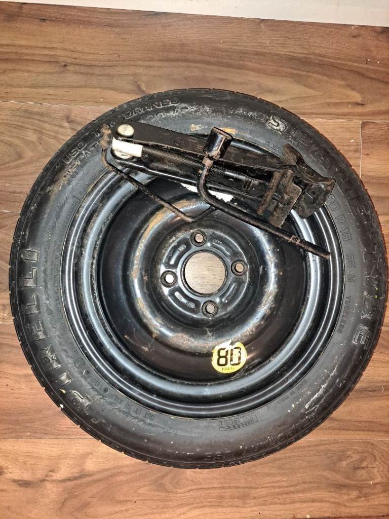 Ford Space saver pirelli tyre, jack & brace