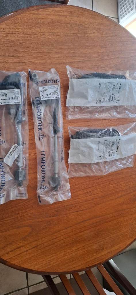 BMW 1, 3, X1 and Z4 new track rod assemblies and gaitors (Lemforder 605111275))