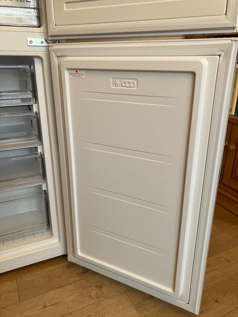 Hoover Fridge Freezer, never used, in excellent condition