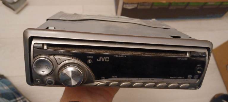 JVC KD-G343 Silver Black 3.5mm Jack LCD Display Detachable CD mp3 Radio Receiver