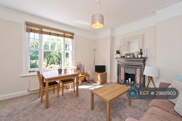 1 bedroom flat in Dealtry Road, London, SW15 (1 bed) (#2988903)