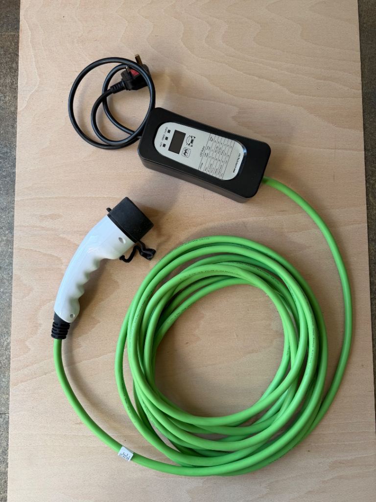 Masterplug Electric Vehicle Charger with 10m Cable