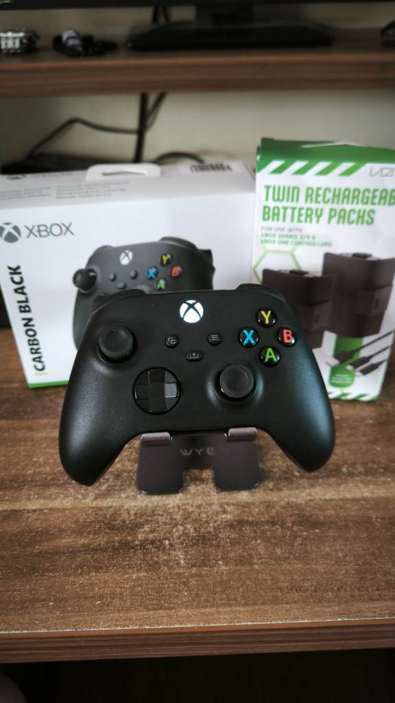Xbox Controller Carbon Black with Rechargeable Battery Packs