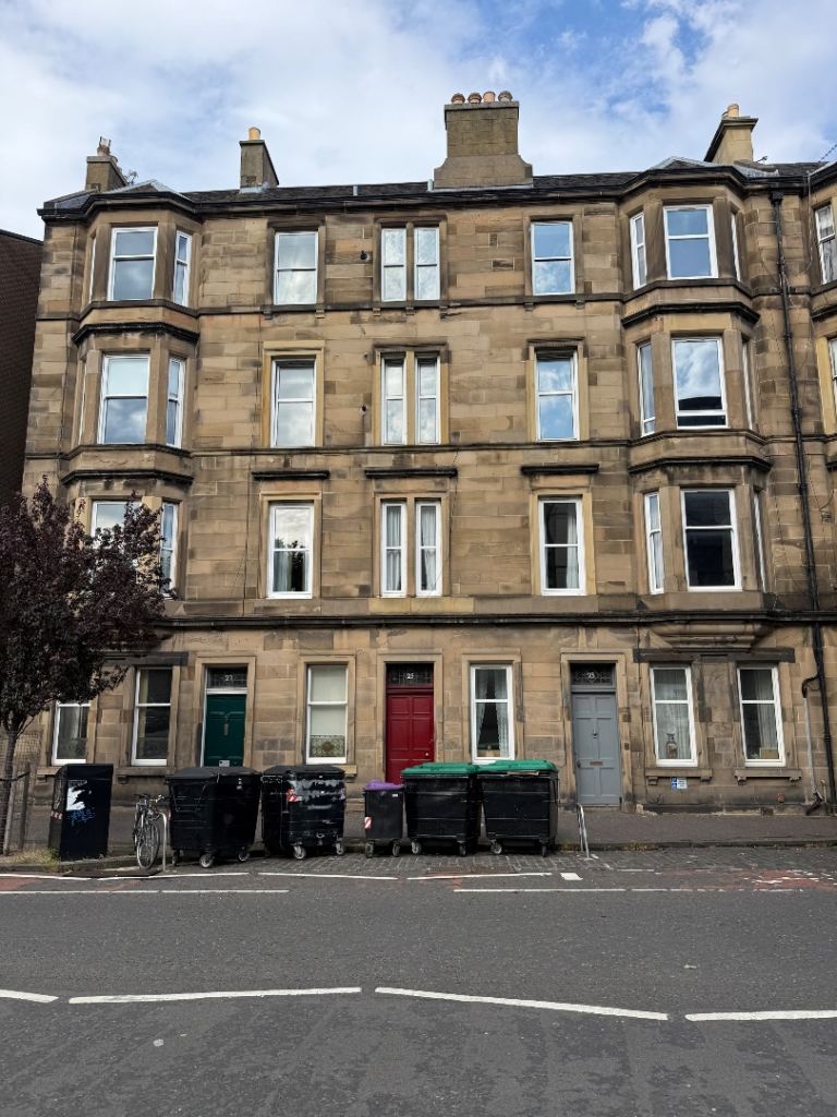 Bright central flat in Leith for rent 