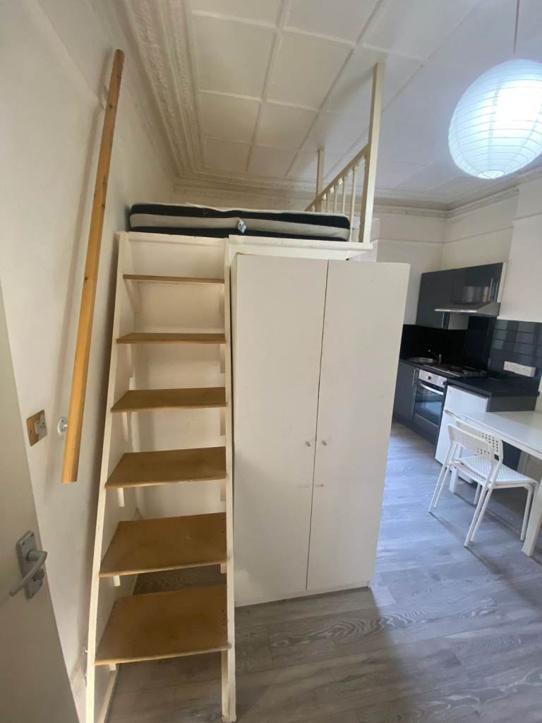 Studio Flat to rent in Harrow - Kenton Road