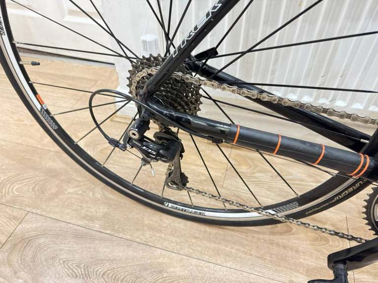 Trek madone 2.1 road bike in excellent condition all fully working 