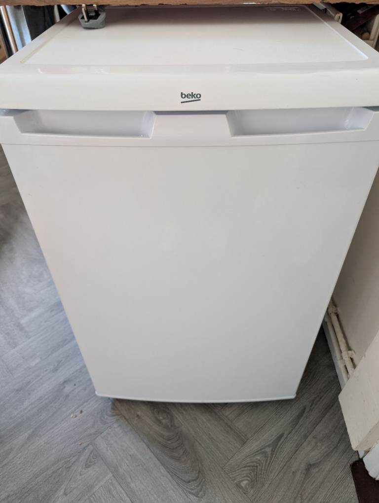 Under counter fridge with freezer compartment 