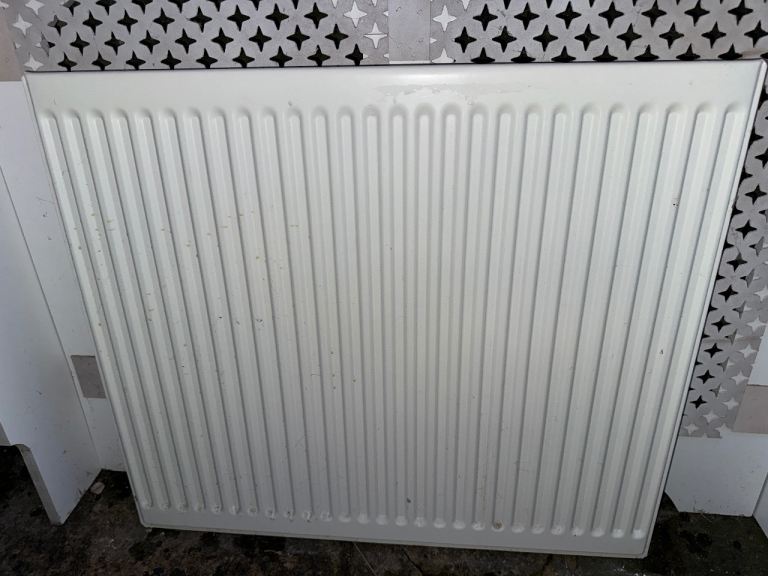 White single Radiator size800w*600h with mountain bracket