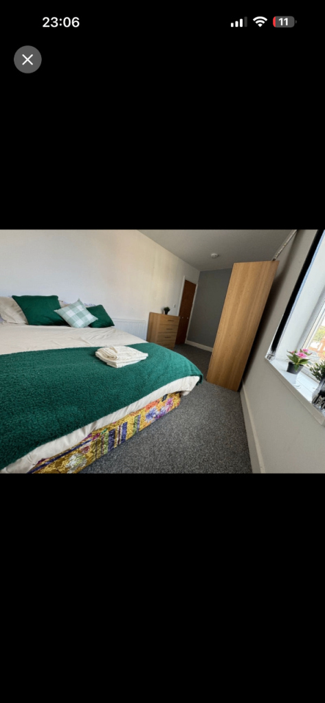 ROOM IN VERY SMALL HOUSE 