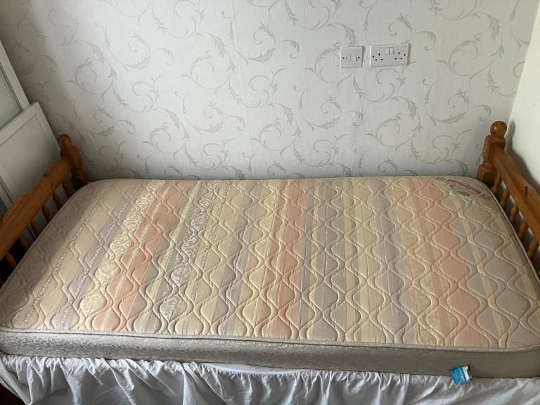 Exc condition Silentnight single mattress used for guest room only 