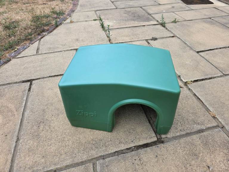 Zippi pet shelter