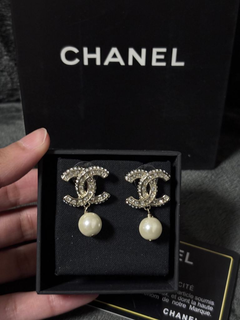 Chanel 23A CC Silver Crystal & Pearl White Drop Earrings – Elegant Luxury Jewelry