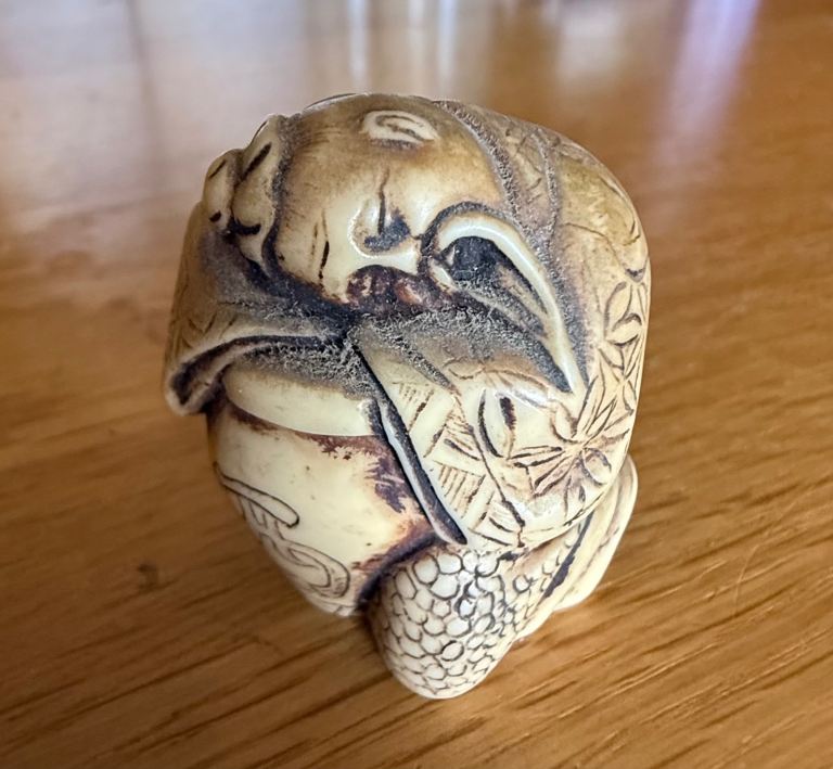 VINTAGE / ANTIQUE DETAILED JAPANESE NETSUKE