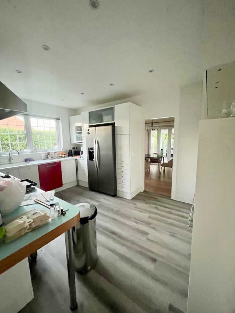 Rent 2 Double Rooms - close to Cuffley Station