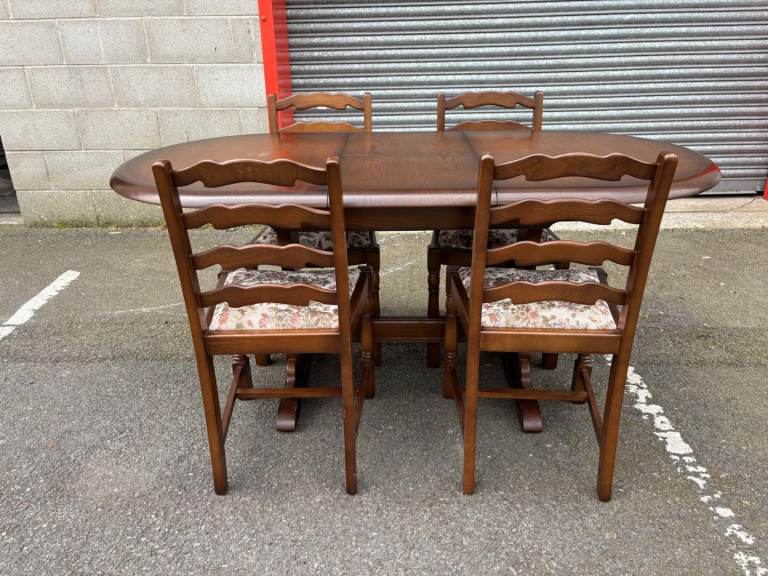 Extending Oval Dining Table with 4 Chairs 