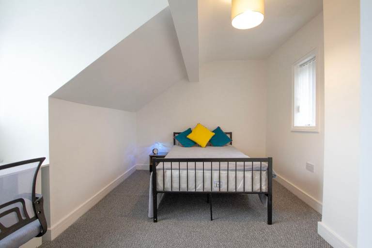 ***AVAILABLE NOW ALL BILLS INCLUDED! house share situated on YEWS MOUNT, HUDDERSFIELD.***
