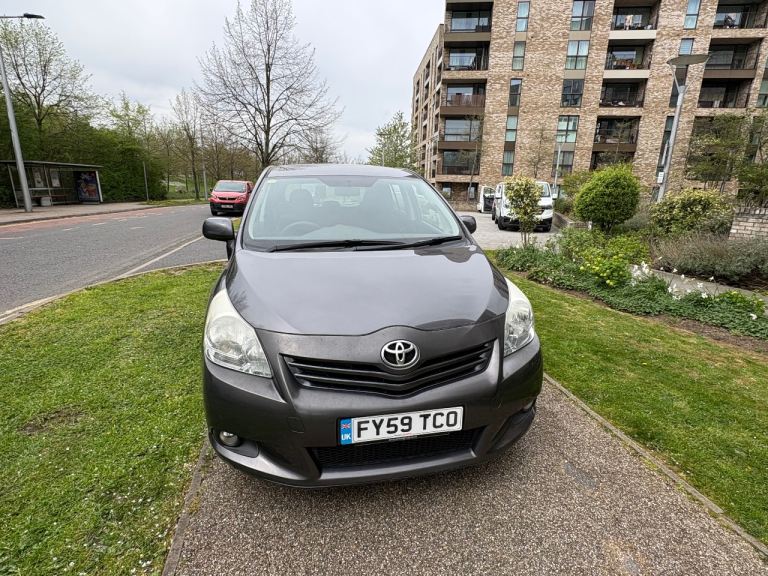 7 seater toyota verso automatic 1.8 automatic petrol,pan roof,full service history,2 owners,motm