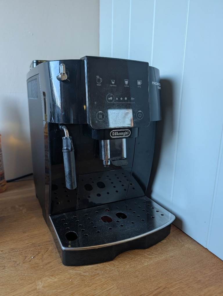 Coffee machine - DeLonghi magnifica start