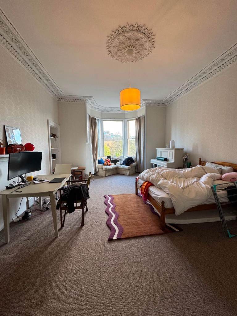 Large double room in EH1