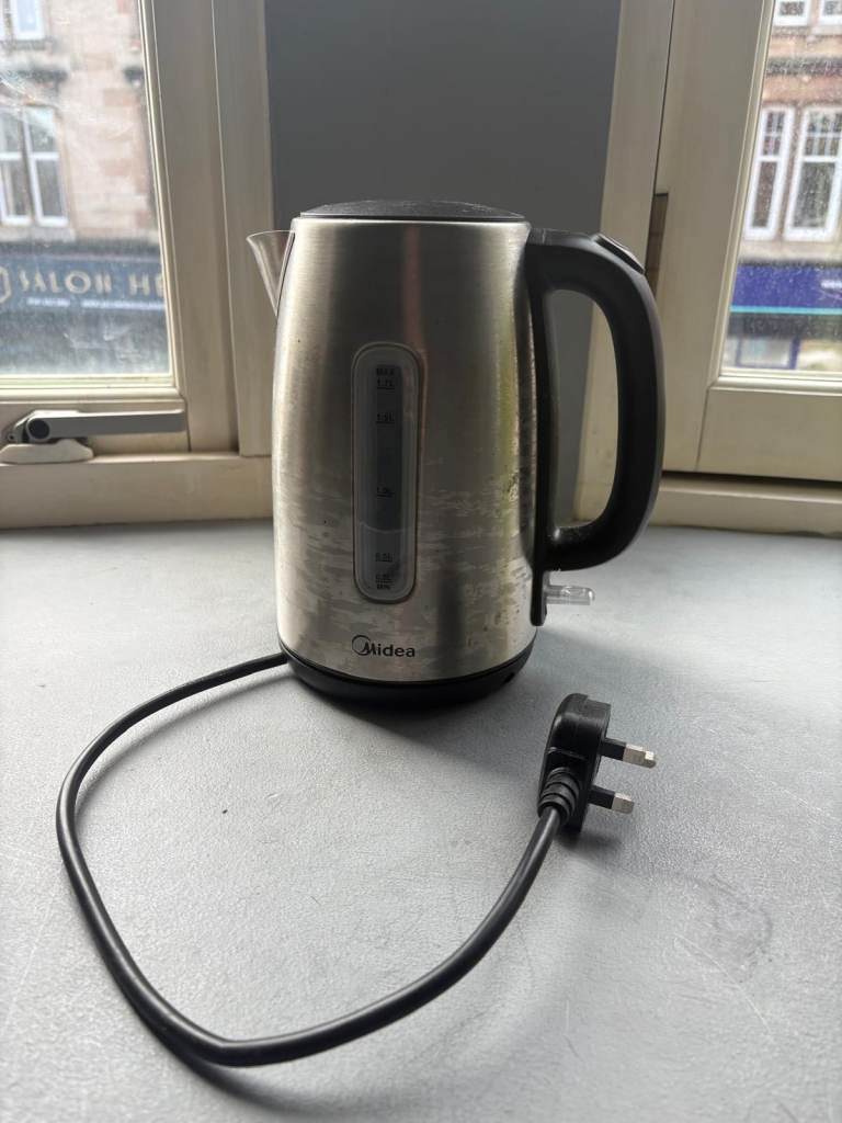 Silver kettle 