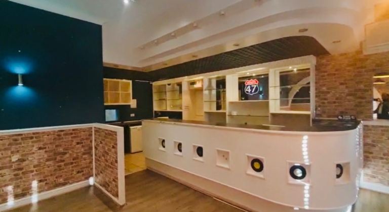 PRIME RESTAURANT OPPORTUNITY 100+ SEATER,NO PREMIUM, PETERBOROUGH LOW RENT