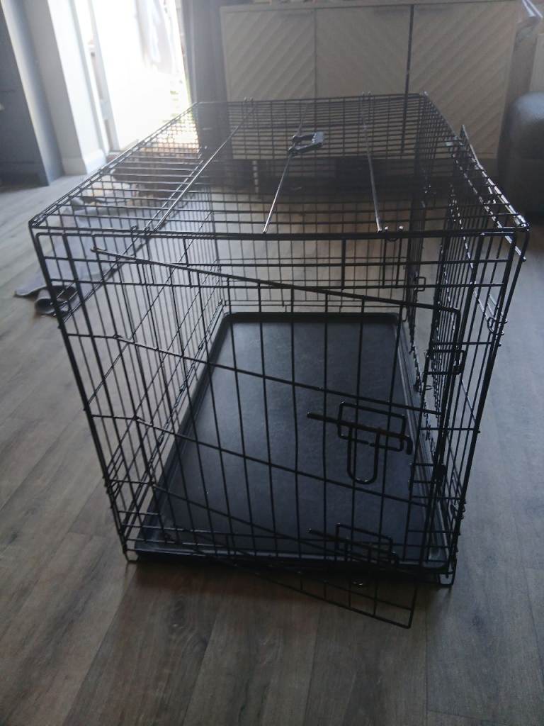 Black metal dog crate with plastic tray