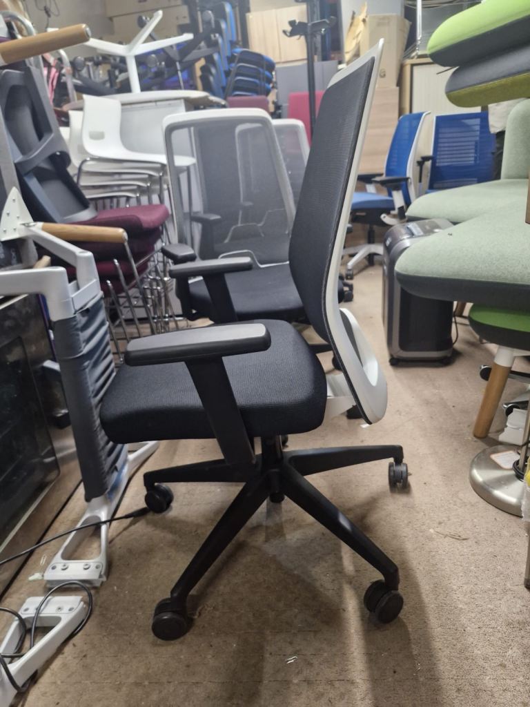 Interstuhl mesh back office chair/gaming chairs available for sale. 