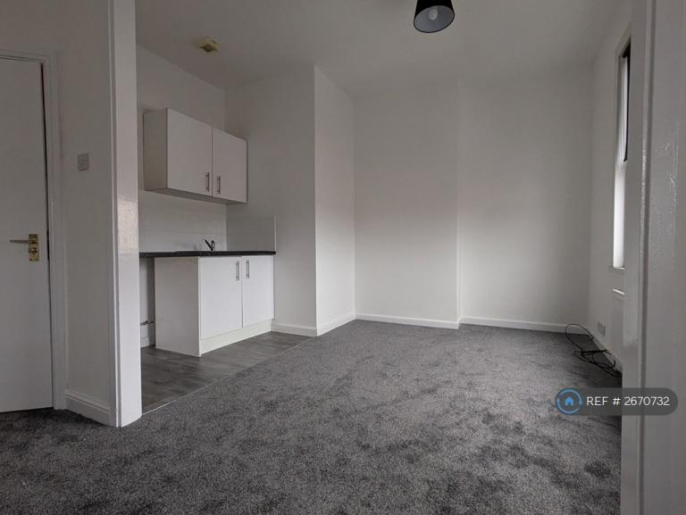 Studio flat in Avonmouth, Bristol, BS11 (#2670732)