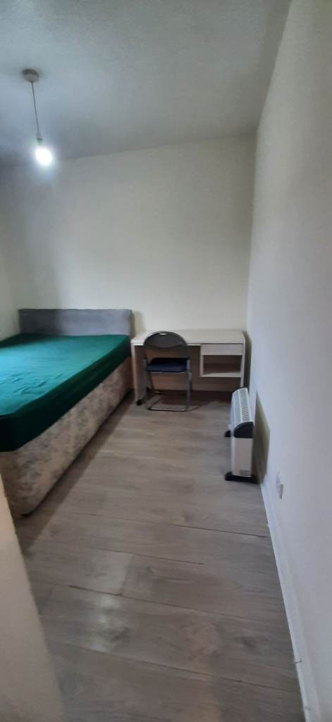3 Bedroom Flat Available(Electricity included)