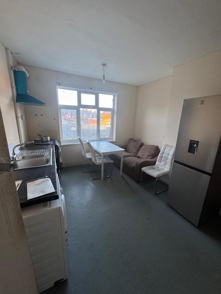 3 BED 1st FLOOR FLAT