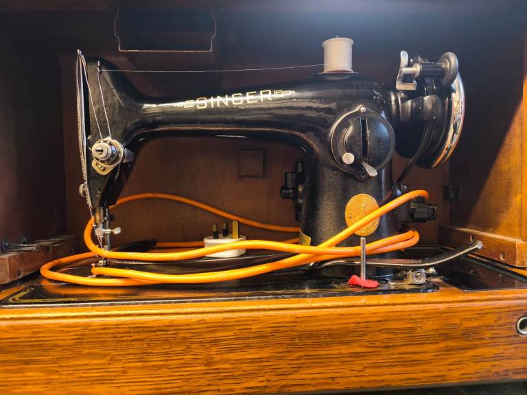 Vintage Sewing machine Singer 