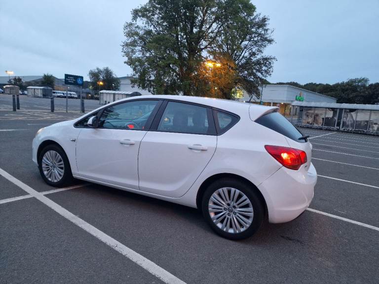 Vauxhall, ASTRA, Hatchback, 2011, Manual, 1398 (cc), 5 doors