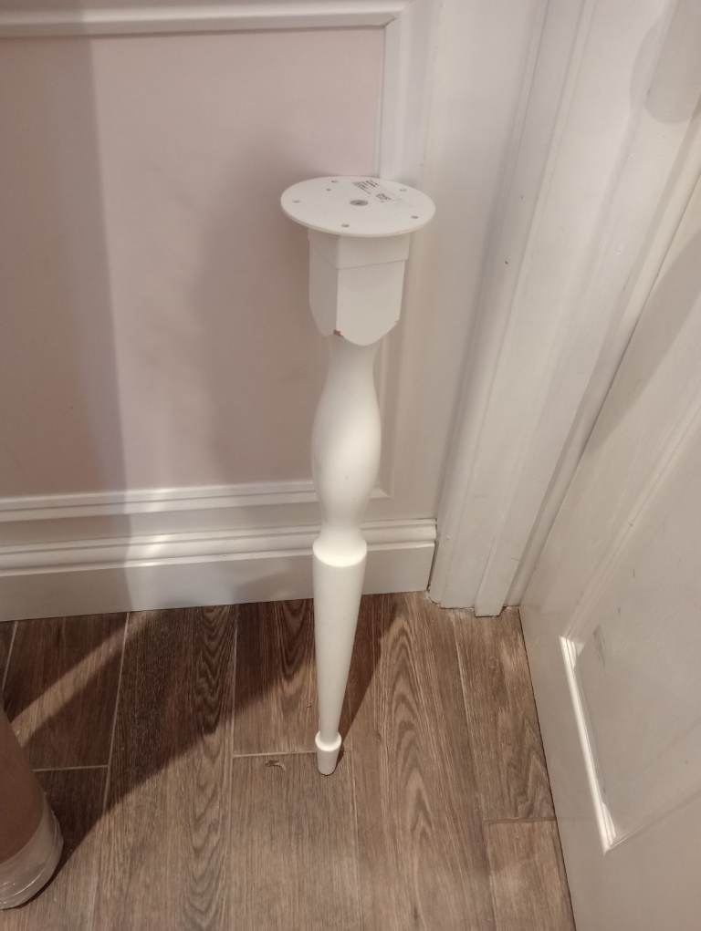 4 IKEA Nipen table legs (table top 120 x60cm available free)