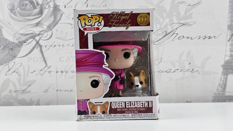 Funko Pop! Queen Elizabeth II Royal Family #01 with Corgi