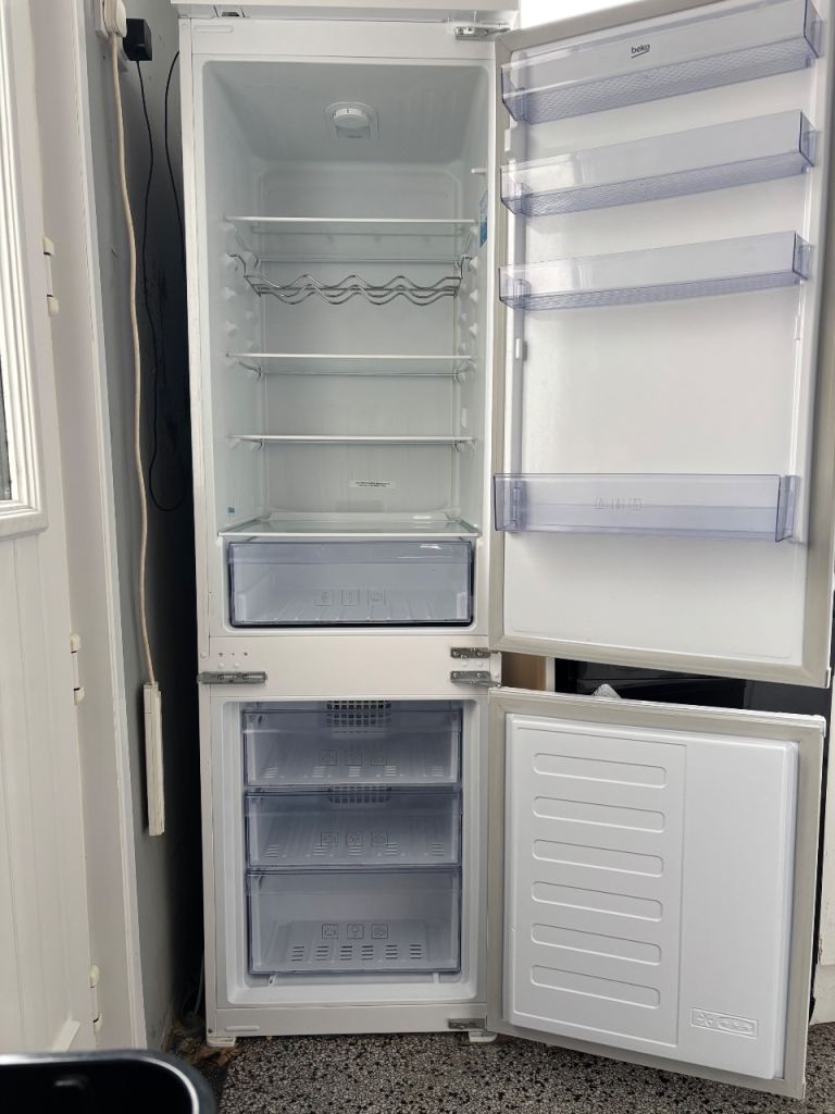 Integrated Beko fridge freezer 