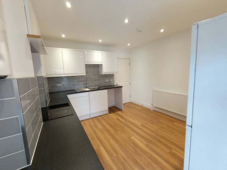 QUALITY 2-BEDROOM FAMILY ACCOMMODATION – SW17 7BW | SOUTH-WEST LONDON