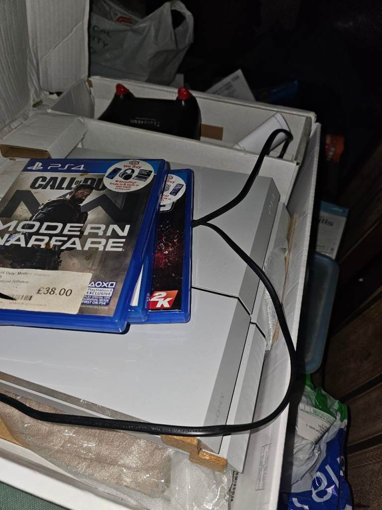 Ps4 and controller three games 