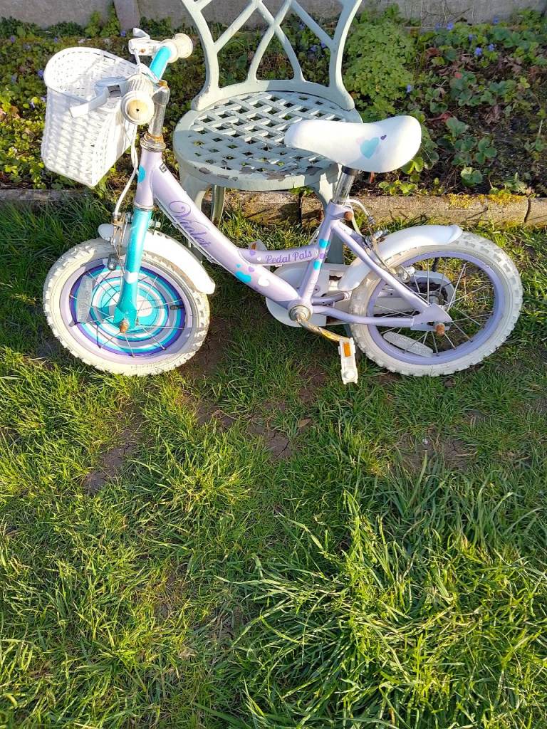 Purple Child's Bike with basket - Needs TLC.