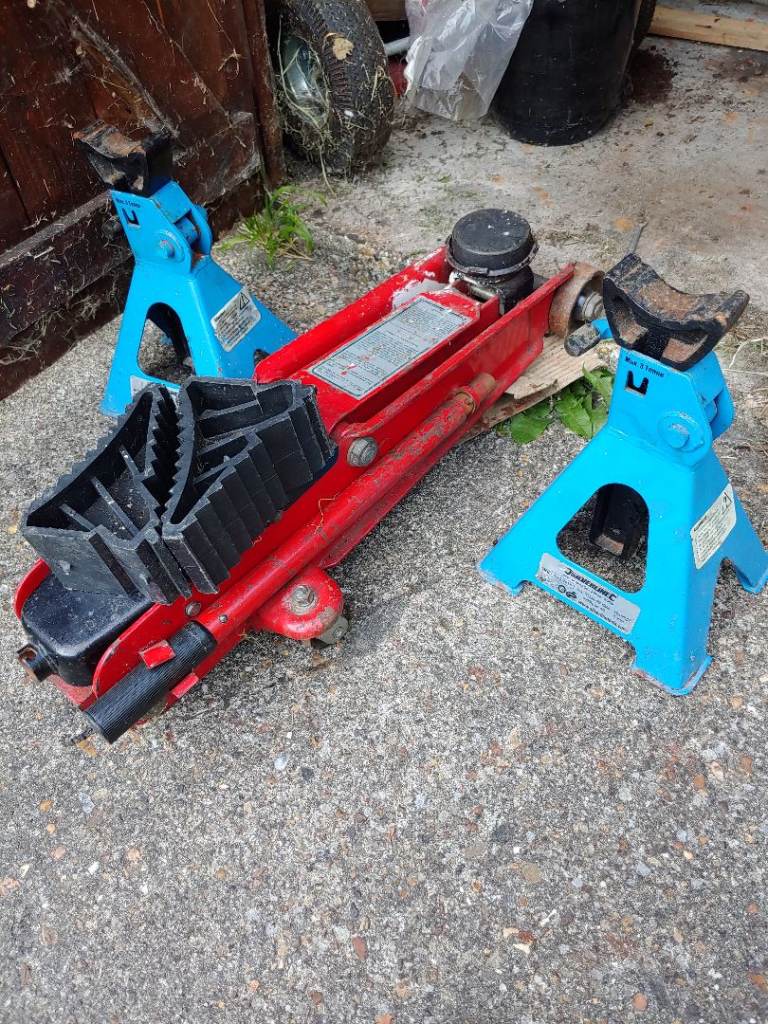 Trolley Jack (2 ton), Axle Stands and Wheel Chocks